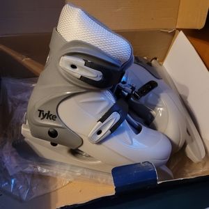 CCM Tyke Expandable Ice Skates - large 2-4 junior